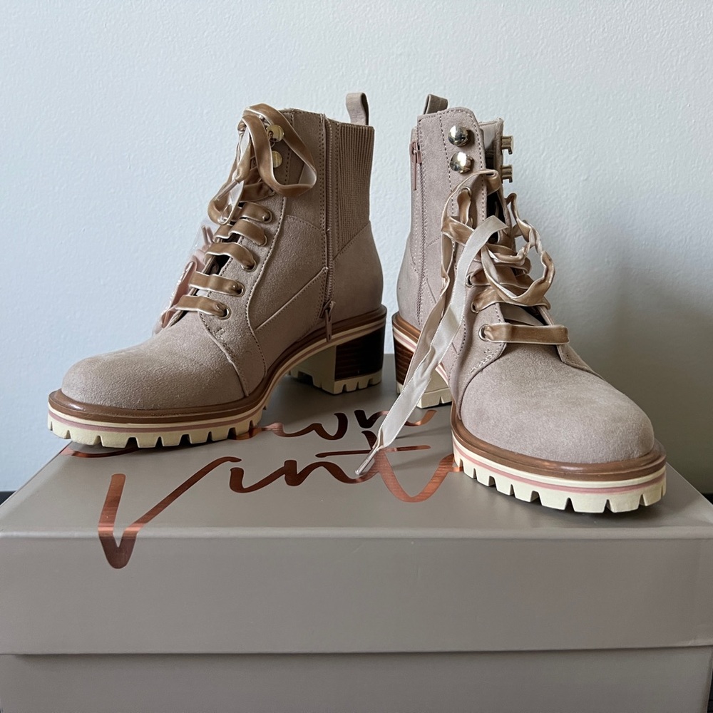 NWT Crown Vintage Zipper KADIENCE Ankle Booties Size 6, Oat, Microsuede